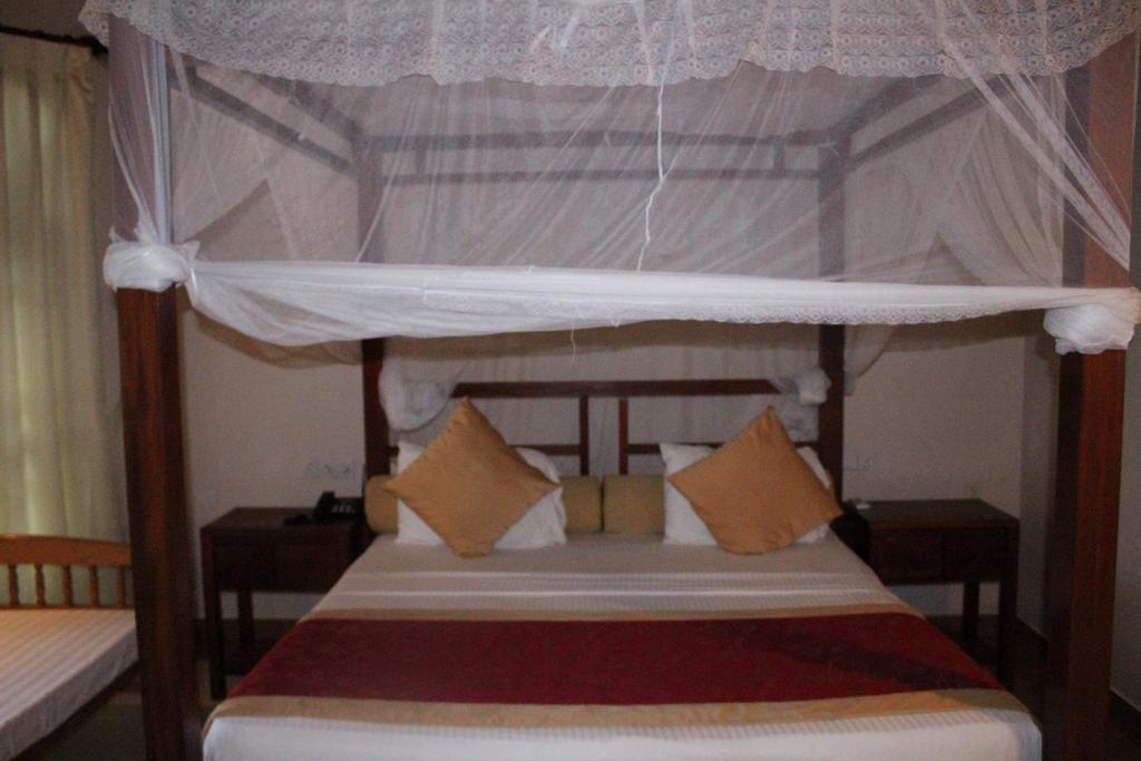 Warahena Beach Hotel Bentota Ngoại thất bức ảnh