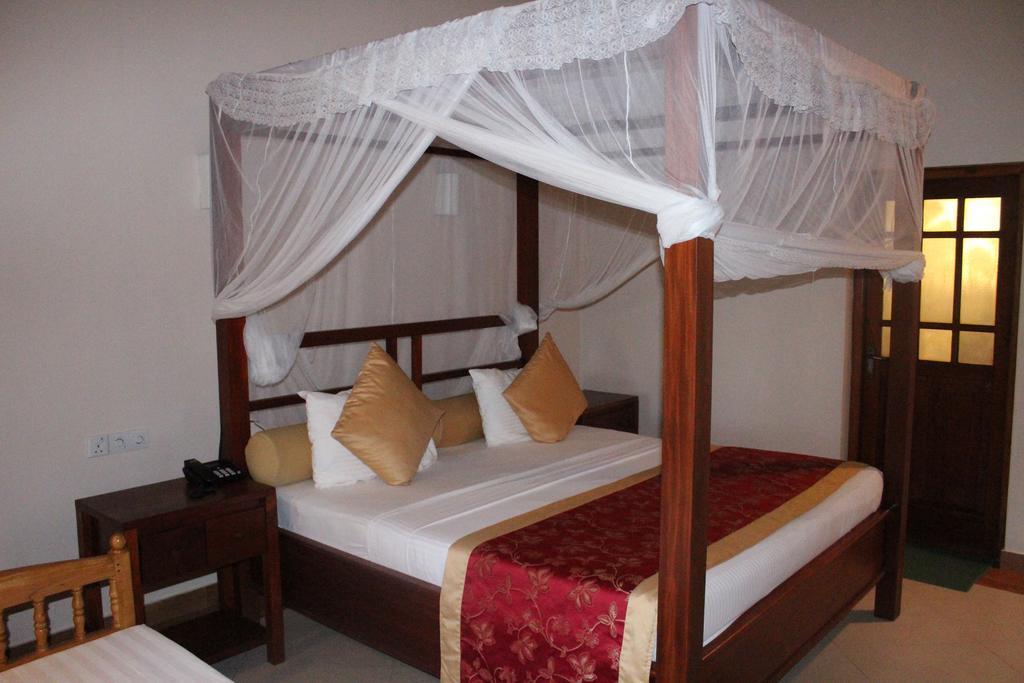 Warahena Beach Hotel Bentota Ngoại thất bức ảnh