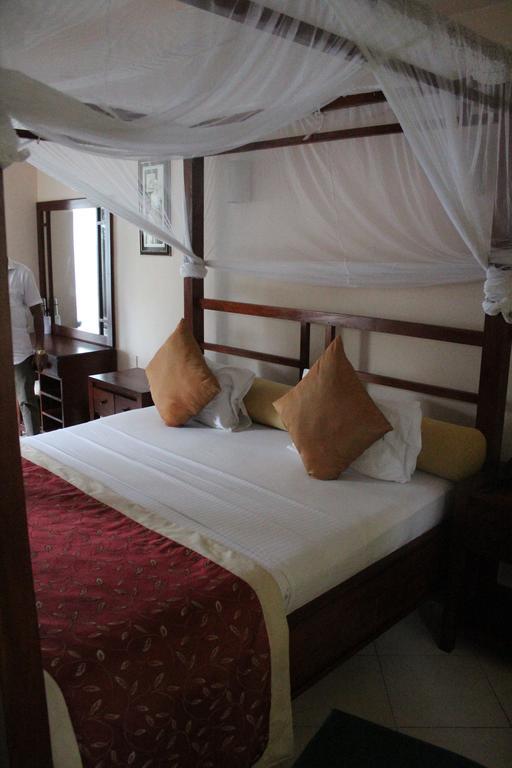 Warahena Beach Hotel Bentota Ngoại thất bức ảnh